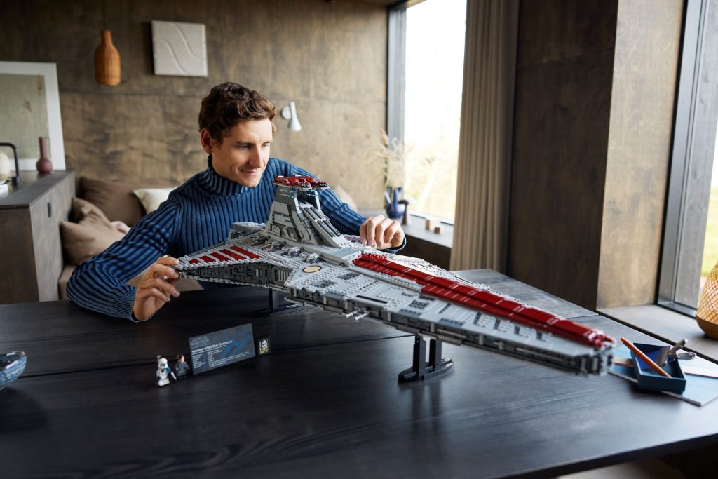 LEGO Star Wars Millennium Falcon Holiday Diorama 40658